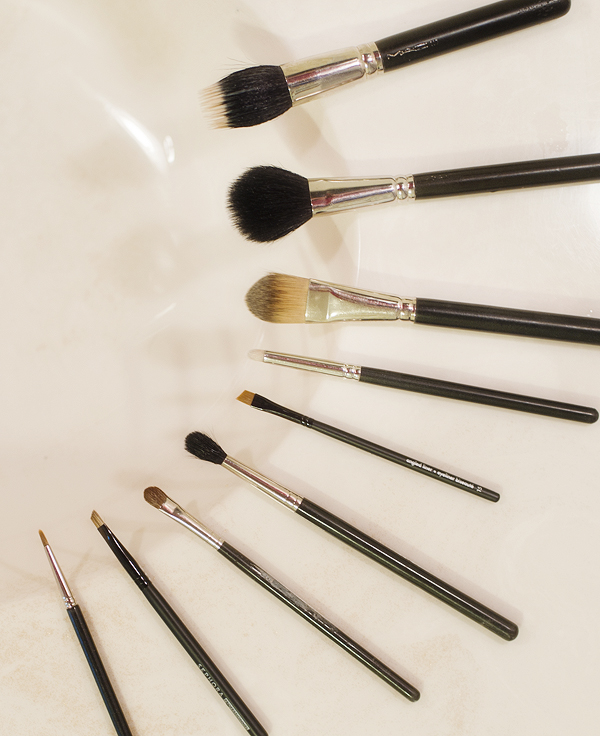 DIY SOLID MAKEUP BRUSH CLEANER 