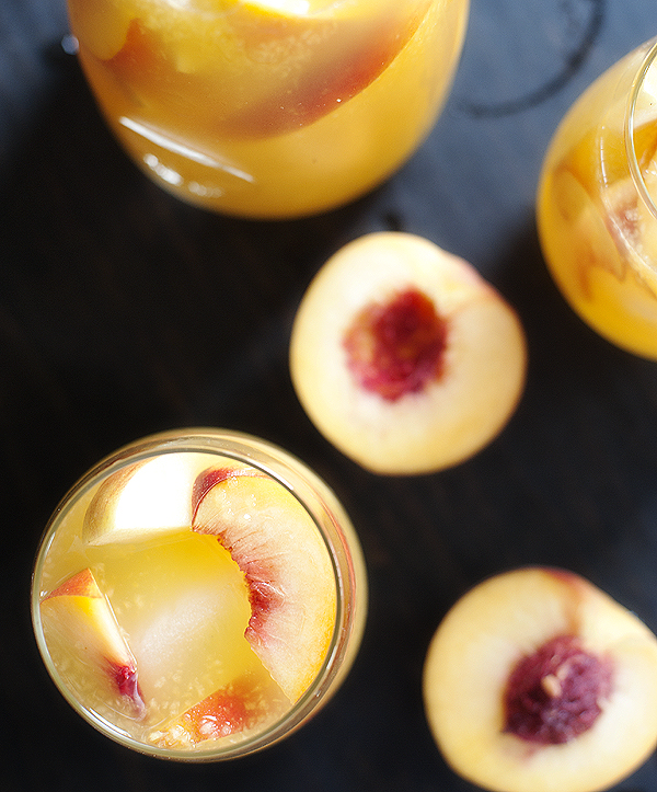 http://prettyplainjanes.com/wp-content/uploads/2015/08/PEACH_SANGRIA_2.jpg