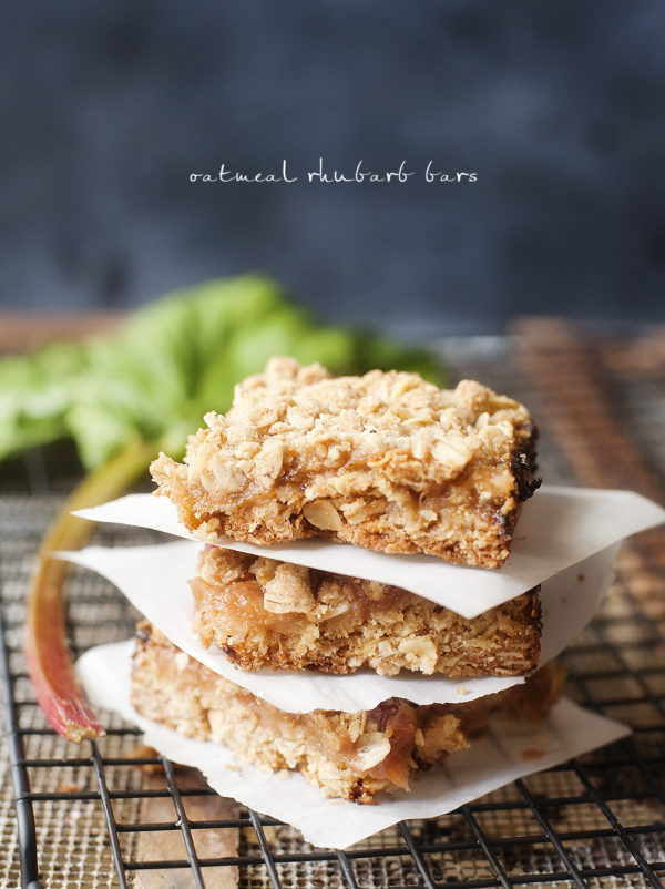 oatmeal rhubarb crumb bars