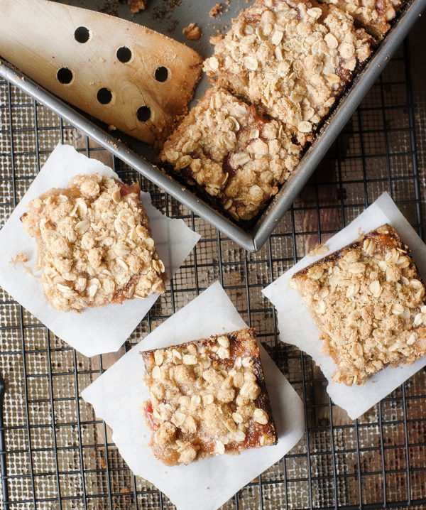 oatmeal rhubarb crumb bars