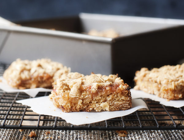 oatmeal rhubarb crumb bars