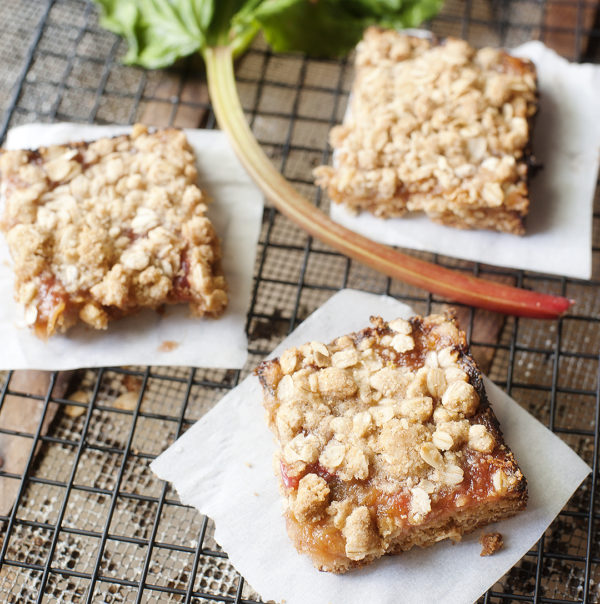 oatmeal rhubarb crumb bars